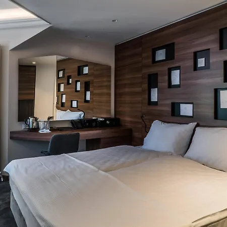 Western Premier Natalija Hotel