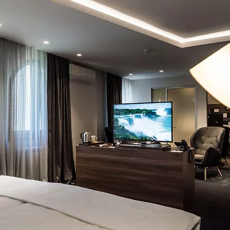 Hotel Western Premier Natalija 4*