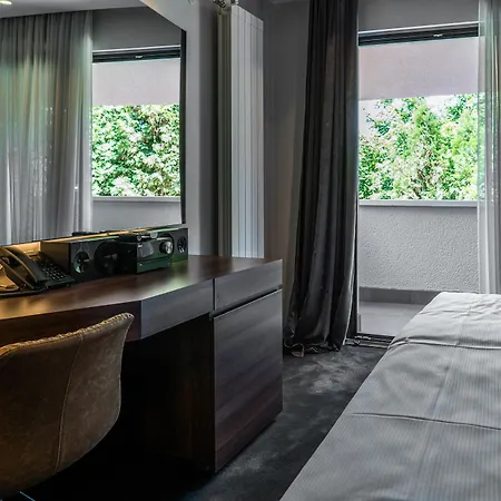 Hotel Western Premier Natalija 4*