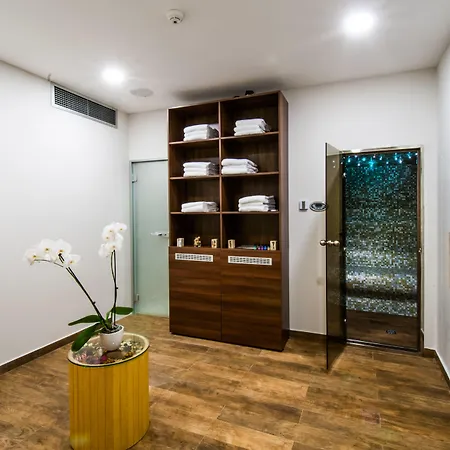 Hotel Western Premier Natalija 4*