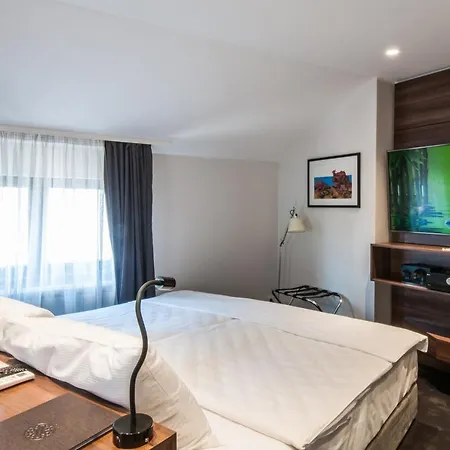 Western Premier Natalija 酒店 4*